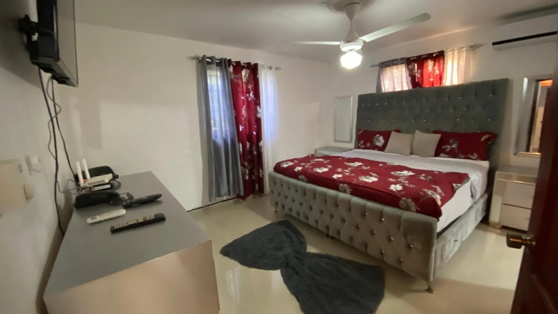 Dominican Comfort: Inverter-Equipped Apartment in Commercial Area La Estrella